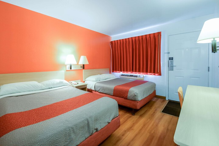 Room 9 of 29