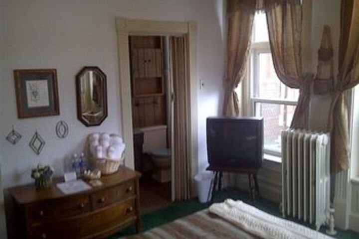 The Heritage House Inn Bed & Breakfast