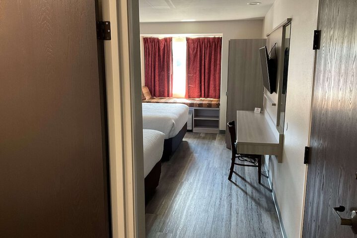 Room 11 of 29
