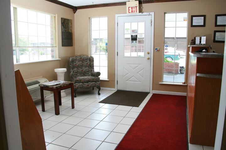 Claremore Motor Inn