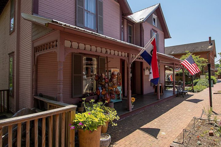 Country Squire Inn & Suites