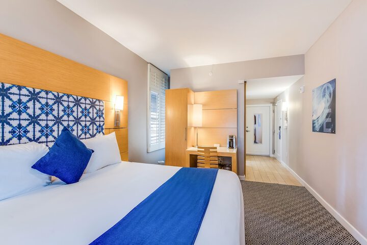 Room 27 of 38