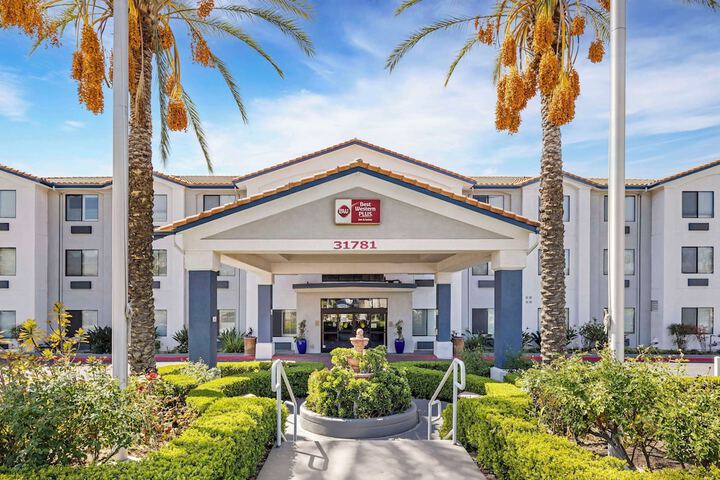 Best Western Plus Lake Elsinore Inn & Suites
