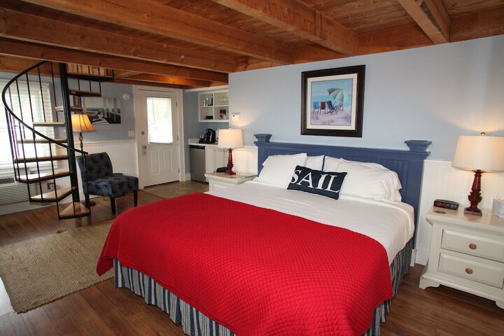 Glen Cove Inn & Suites
