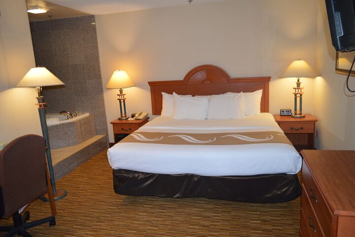 Room 33 of 60