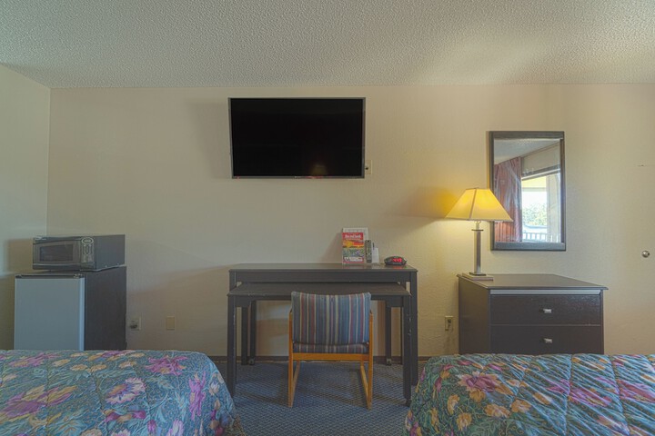 Regency Inn & Suites by OYO Bay City TX