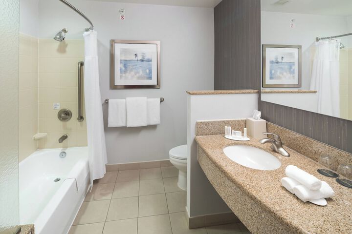Courtyard by Marriott West Orange