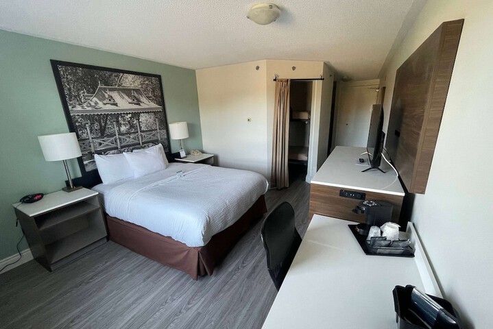 Super 8 by Wyndham Peterborough