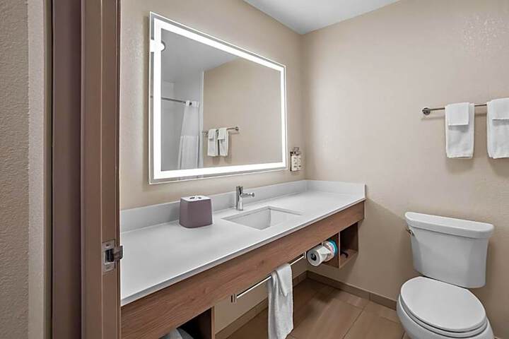 Holiday Inn Express & Suites Tumwater Olympia by IHG