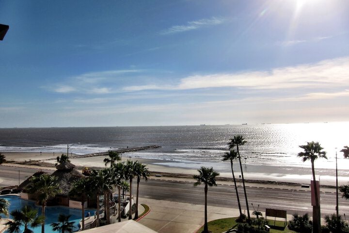 DoubleTree by Hilton Hotel Galveston Beach