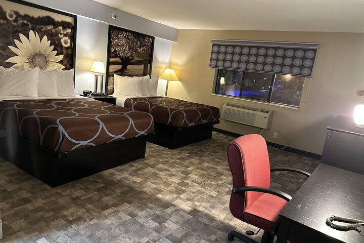 Room 8 of 14