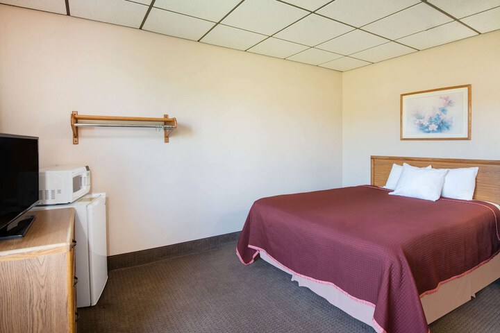 Room 11 of 19