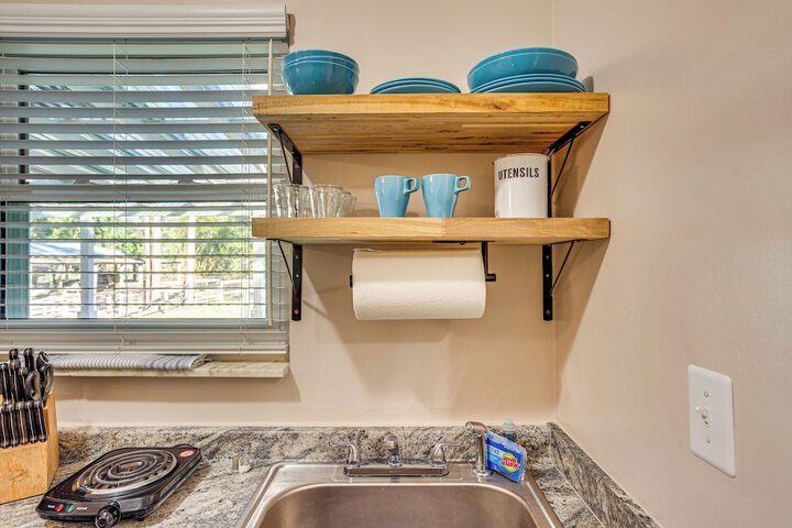 Peaceful Loxahatchee Apartment w / Covered Porch