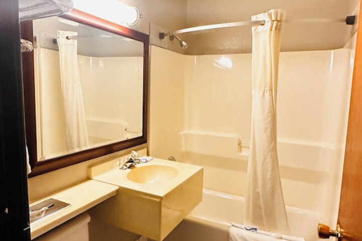 Room 16 of 34