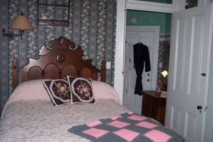 Victorian House Bed & Breakfast