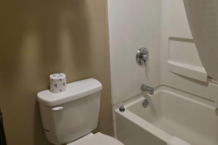 Super 8 by Wyndham Coshocton Roscoe Village