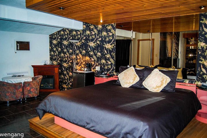 Room 18 of 51