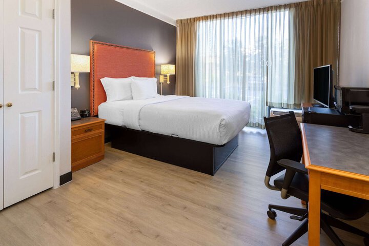 Room 10 of 35