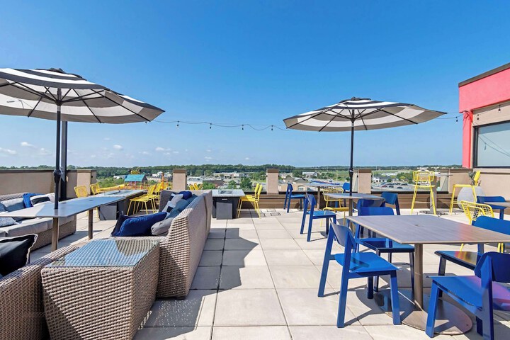 Best Western Plus Executive Residency Rigbys Water World Hotel