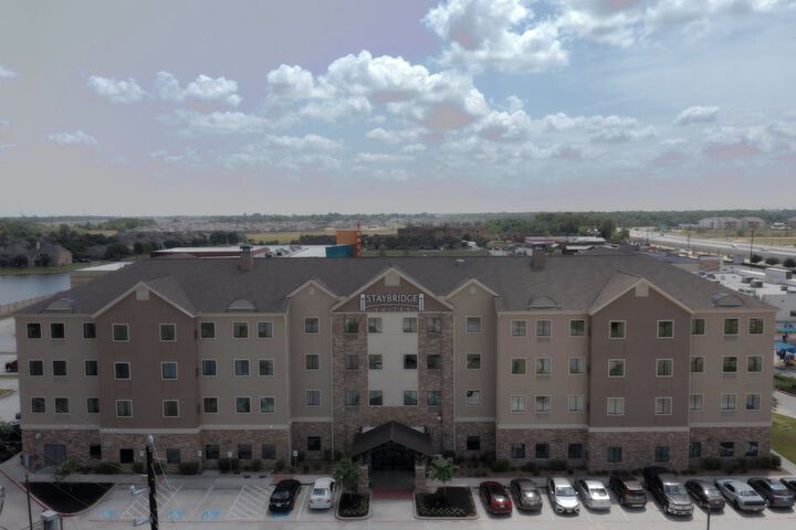 Staybridge Suites Houston - Humble Beltway 8 E by IHG