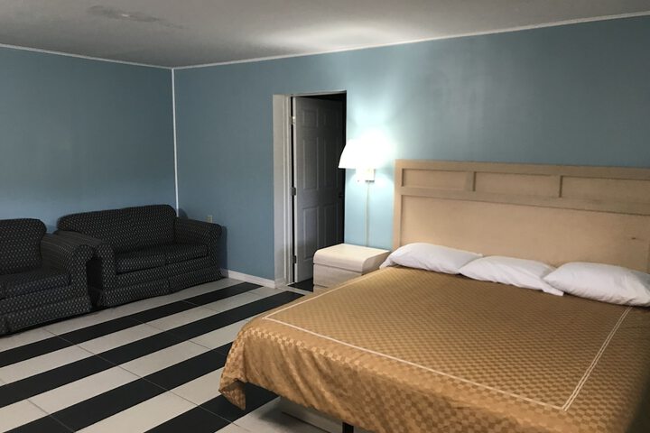 Room 22 of 33