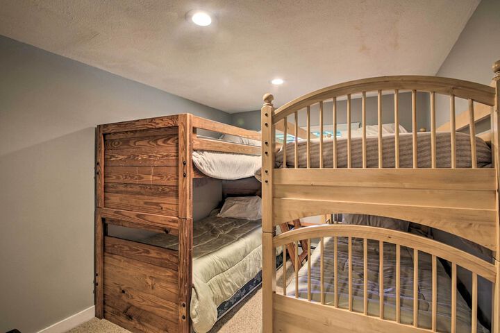 Bartlett Condo w / Mtn-view Deck 1 Mi to Skiing!