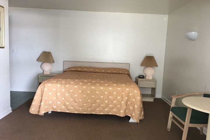 Room 16 of 42
