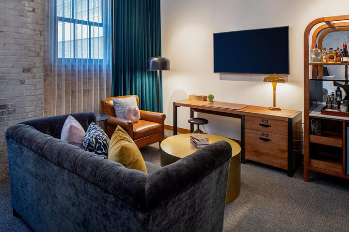 Room 32 of 49