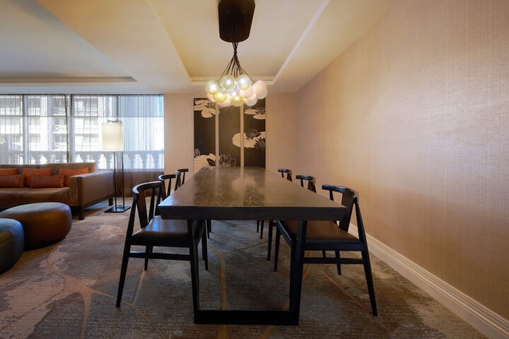 Room 128 of 197