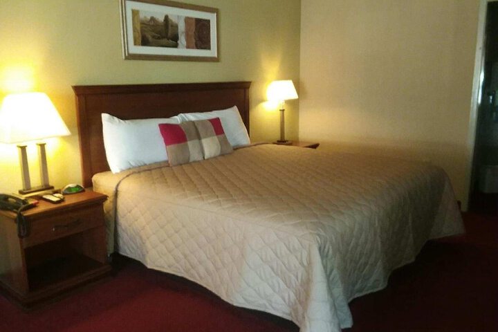 Room 9 of 33