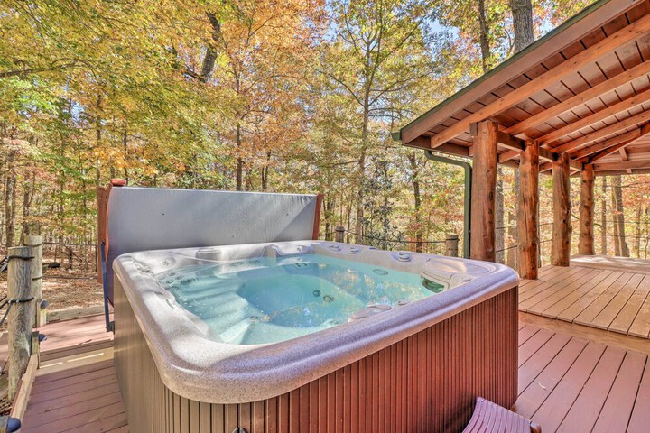 serenity Woods Cabin w / Hot Tub & Fire Pit