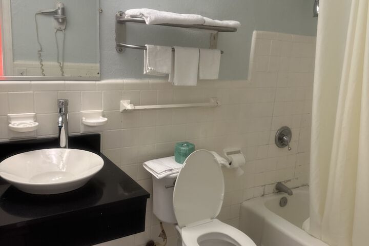 Room 9 of 25