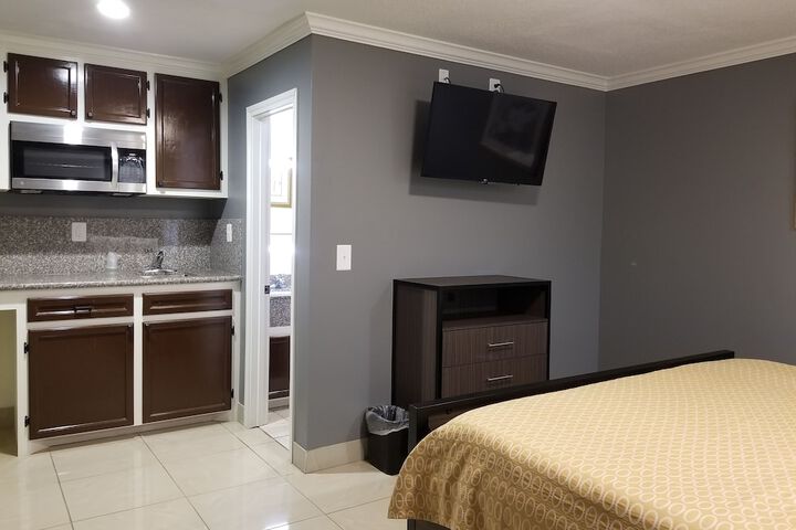 Room 17 of 24