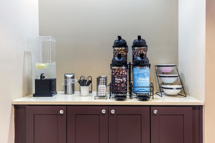 Breakfast/Coffee Service 32 of 37