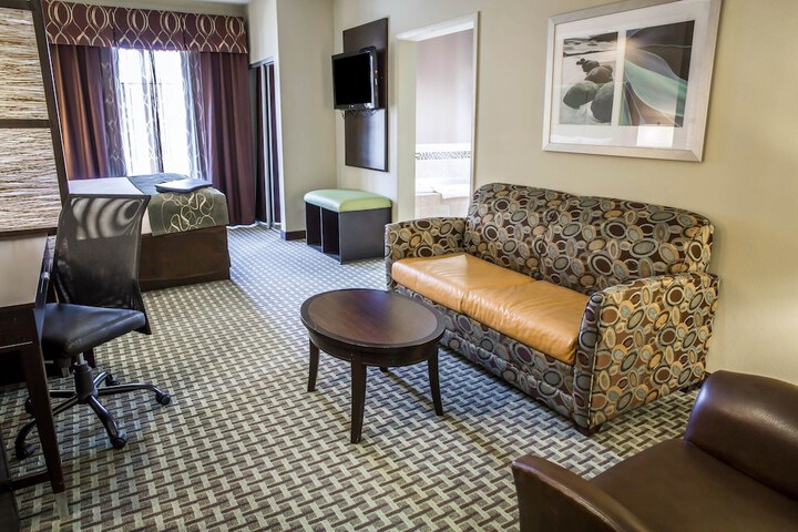 Room 11 of 32