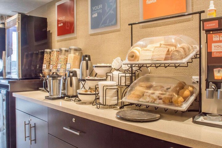 Breakfast/Coffee Service 27 of 32