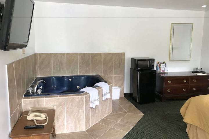Hot Tub 102 of 111