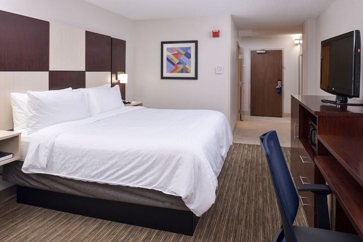 Room 32 of 61