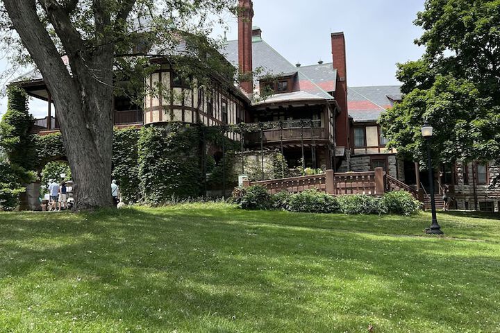 1795 Acorn Inn B & B