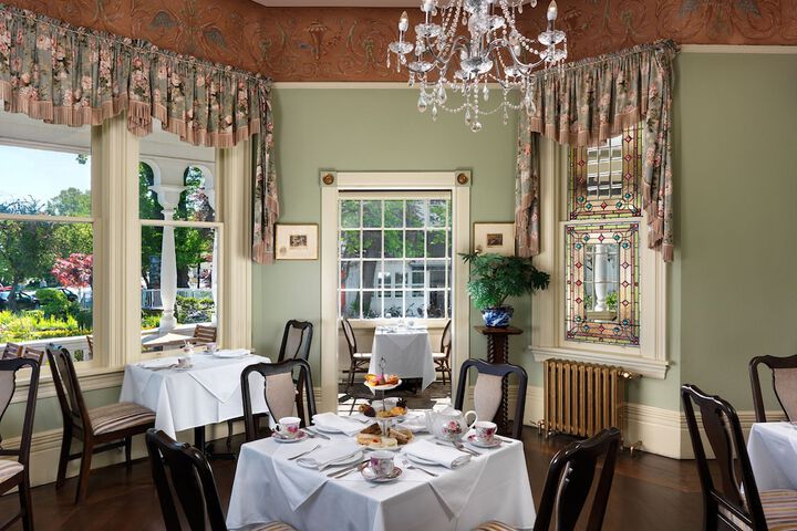 Dining 48 of 57