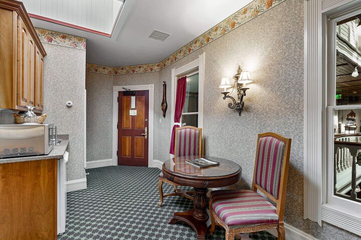 Room 107 of 128