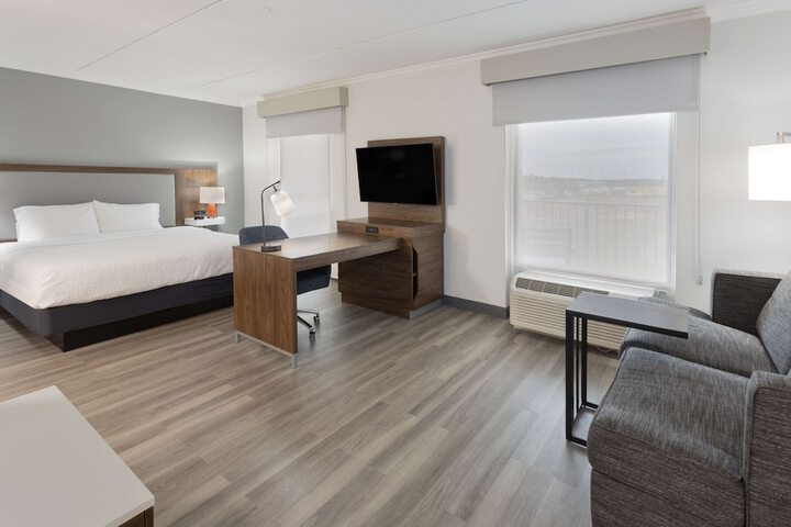 Room 13 of 36