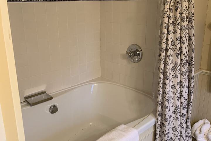 Hot Tub 52 of 53