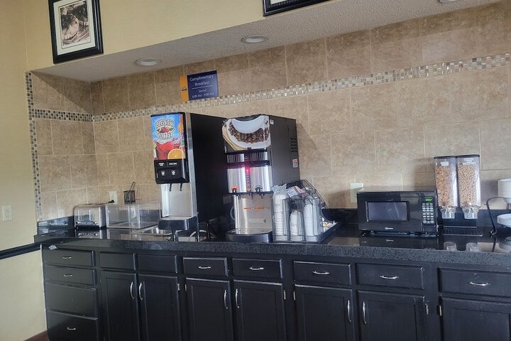 Days Inn by Wyndham Collinsville / St. Louis