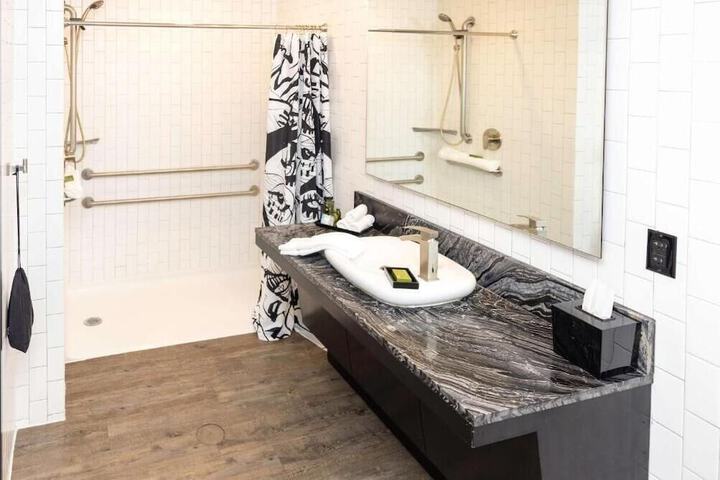 Lorenzo Hotel Dallas Tapestry Collection by Hilton