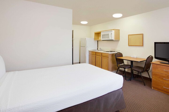 Room 11 of 28