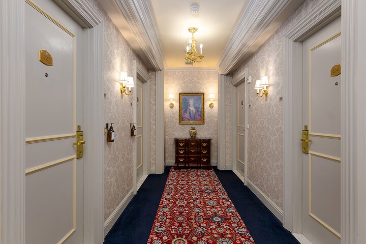 Ballroom/Hall 49 of 52