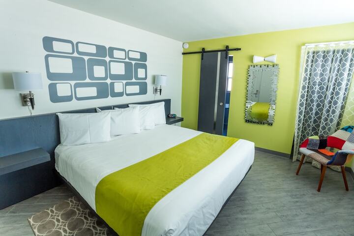 Room 16 of 32