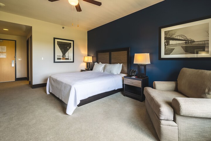 Room 5 of 10