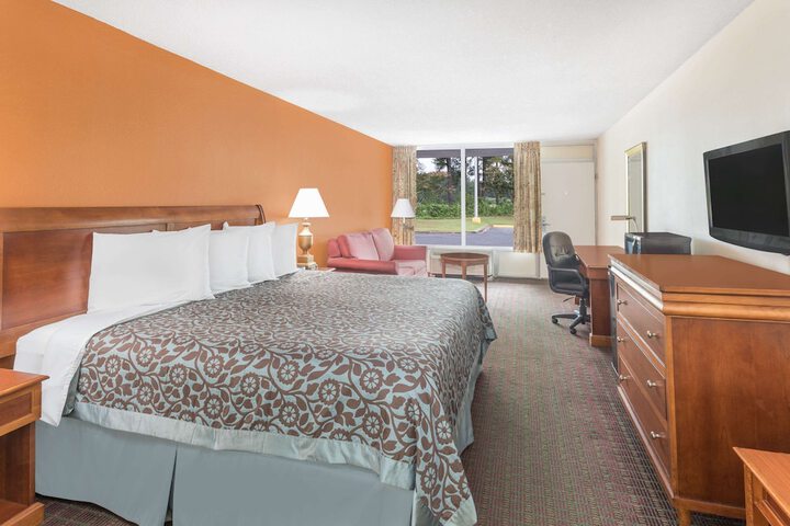 Room 4 of 14